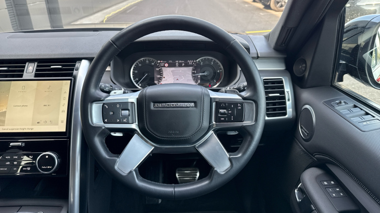 Land Rover Discovery 3.0 D300 Dynamic SE 5dr Auto Diesel Station Wagon